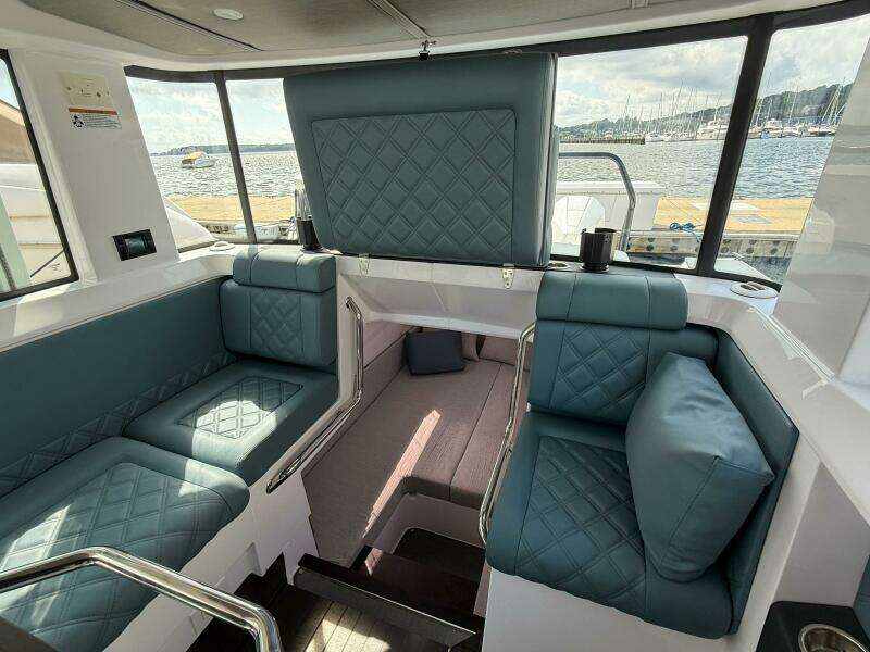 2023 Axopar 37 XC AFT CABIN