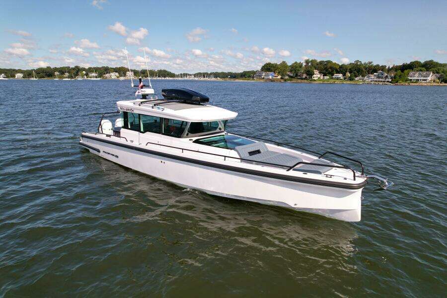 2023 Axopar 37 XC AFT CABIN