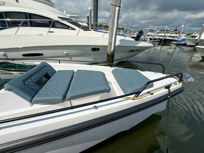 2023 Axopar 37 XC AFT CABIN