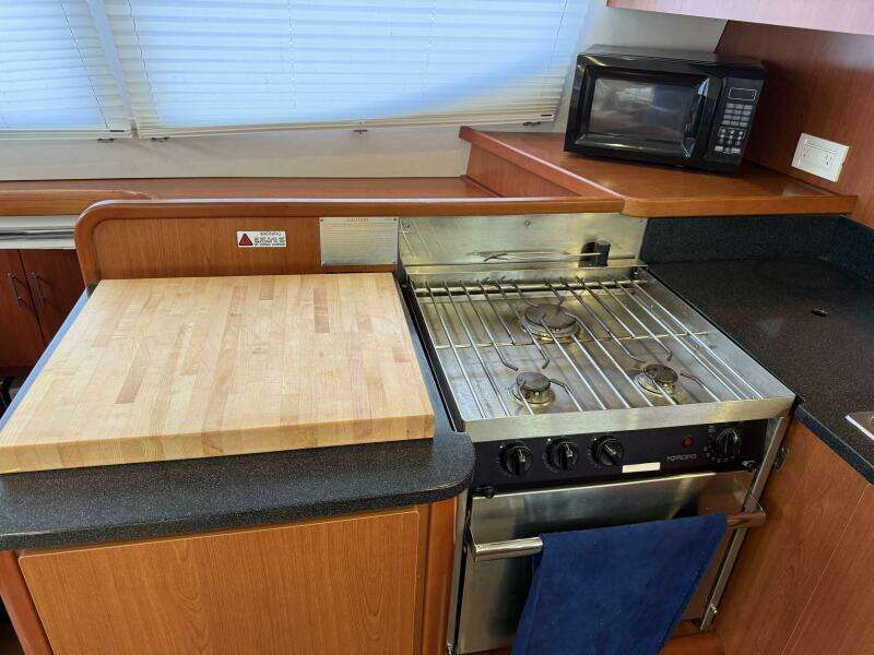 2012 Leopard 47 PC Owners' Version