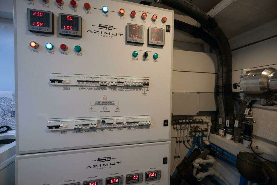 2023 Azimut S8
