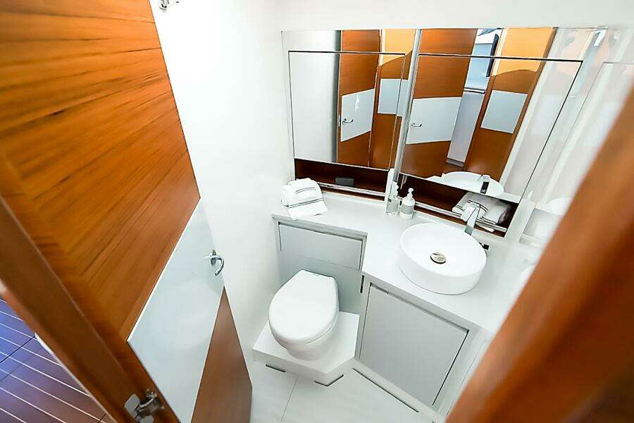 2018 Bertram 35 Flybridge Sportfish