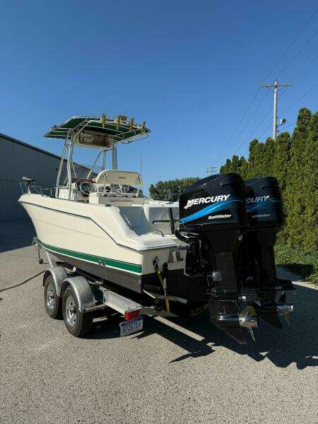 2003 Wellcraft 250 Fisherman