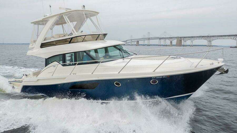 2021 Tiara Yachts 4400 Flybridge