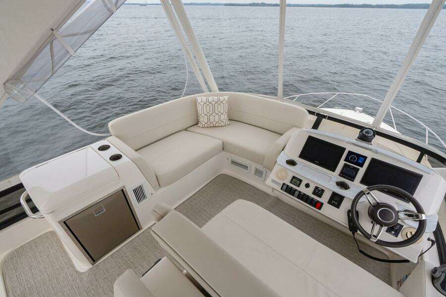 2021 Tiara Yachts 4400 Flybridge