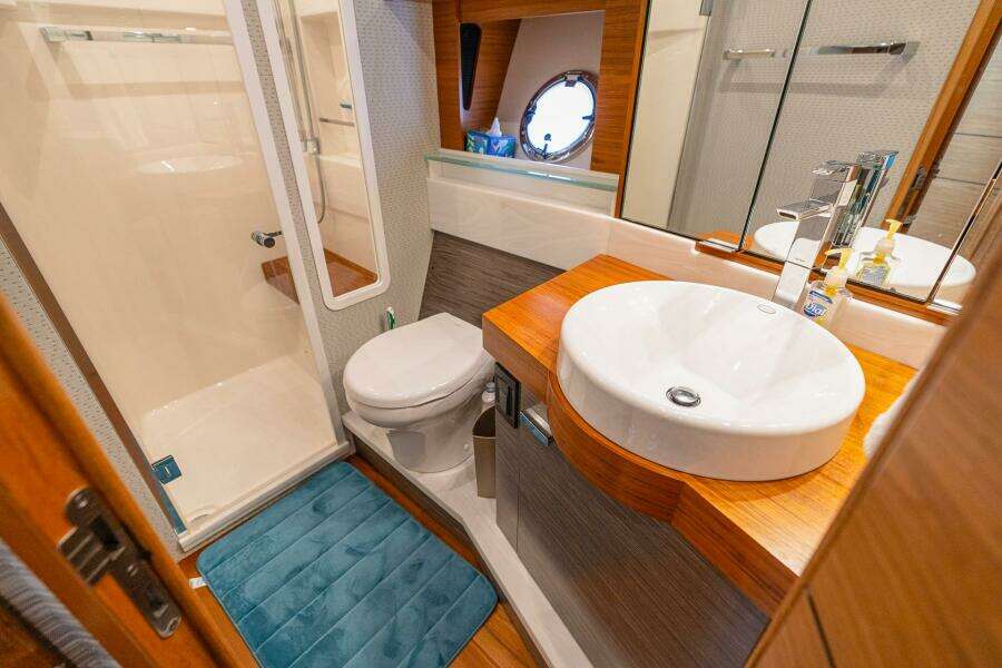 2021 Tiara Yachts 4400 Flybridge