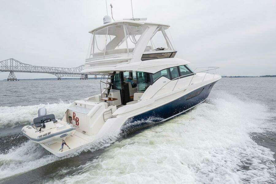 2021 Tiara Yachts 4400 Flybridge