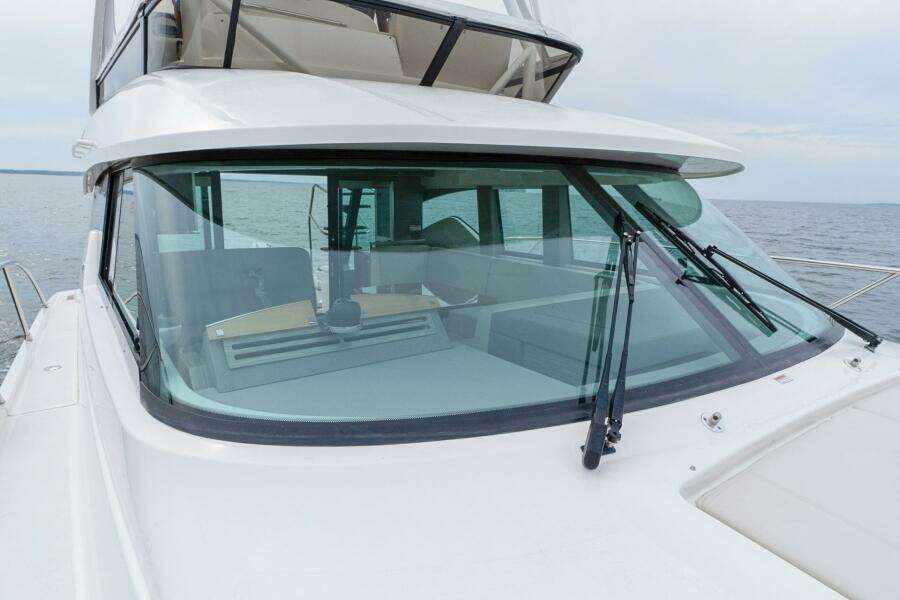 2021 Tiara Yachts 4400 Flybridge