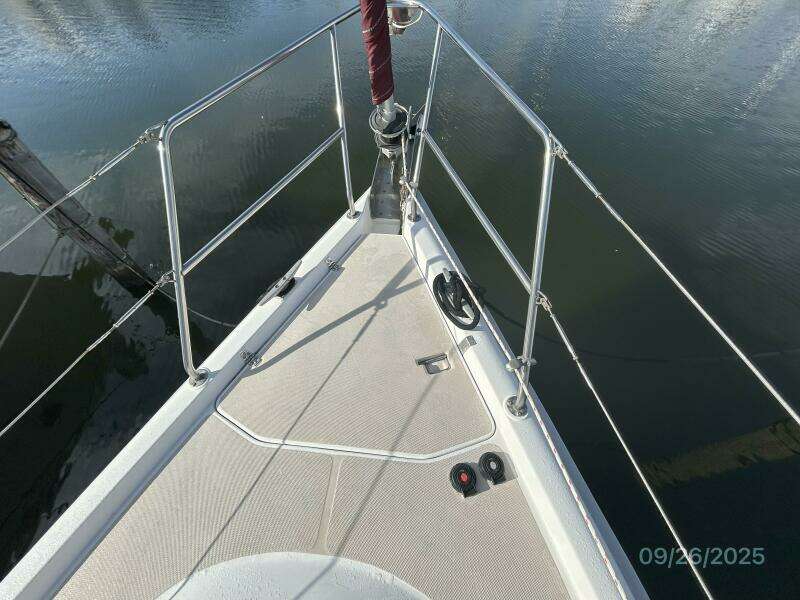 37' Hunter anchor windlass1