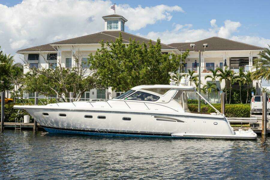 2000 Tiara Yachts 5200 Express