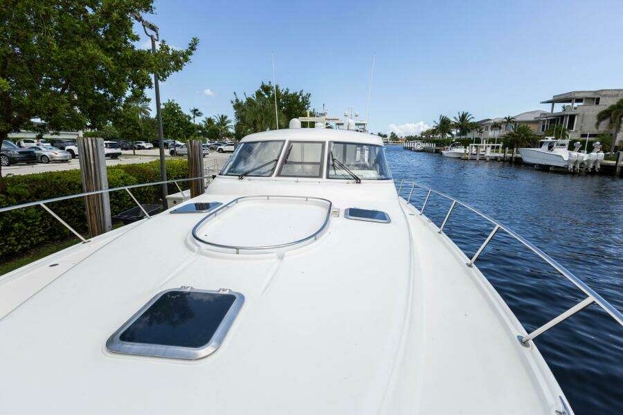 2000 Tiara Yachts 5200 Express