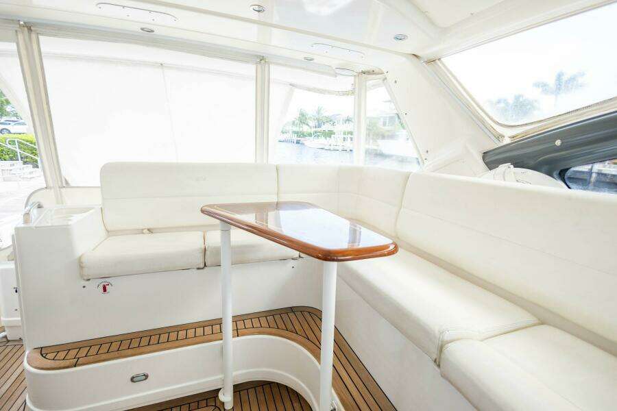 2000 Tiara Yachts 5200 Express