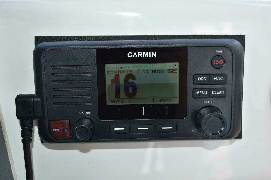 2010 Boston Whaler 230 Dauntless