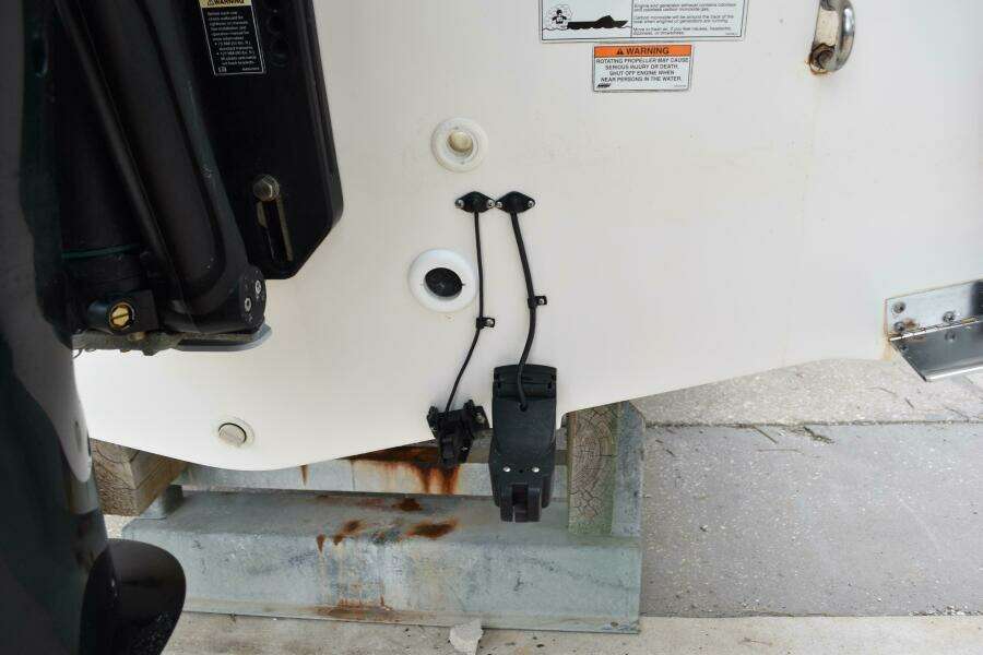 2010 Boston Whaler 230 Dauntless