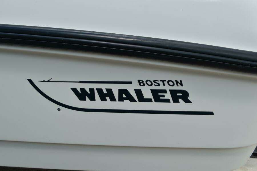 2010 Boston Whaler 230 Dauntless