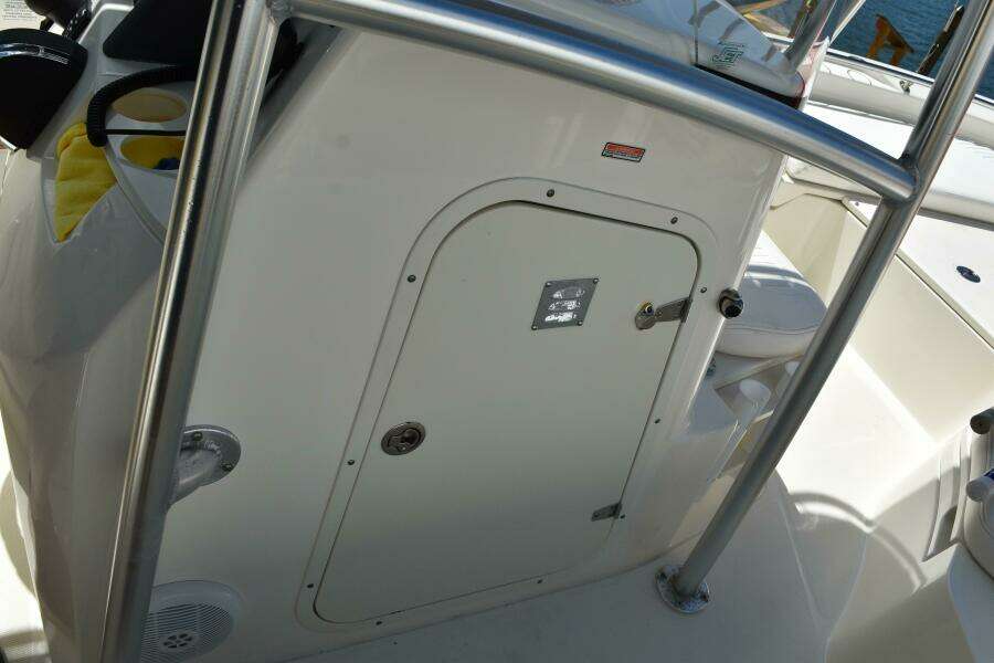 2010 Boston Whaler 230 Dauntless