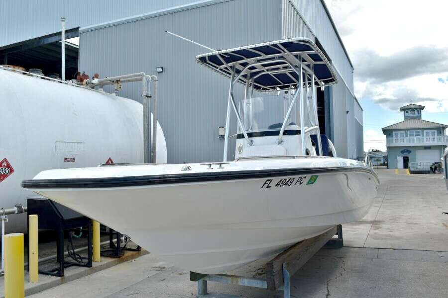 2010 Boston Whaler 230 Dauntless