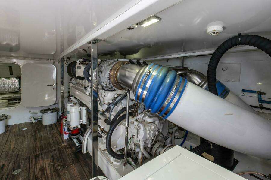 Custom 2004 Ebony Sportfish-Engine Room