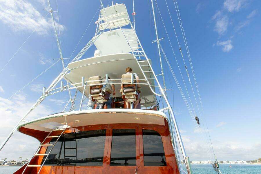 Custom 2004 Ebony - Salony Sportfish - Flybridge