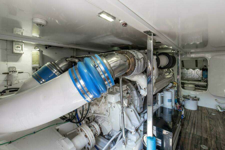 Custom 2004 Ebony Sportfish-Engine Room