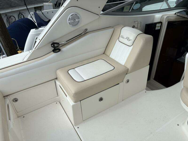 Potty cockpit seating