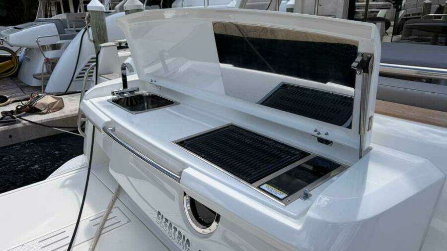 2024 Greenline 48 Fly Hybrid