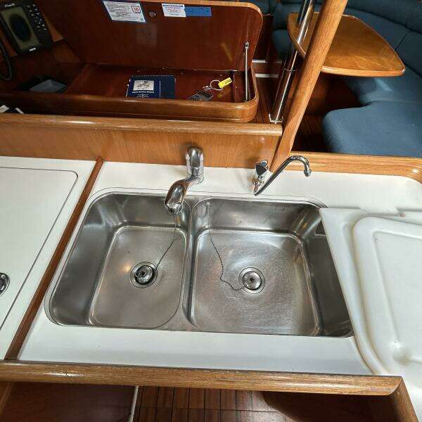 2001 Beneteau 361