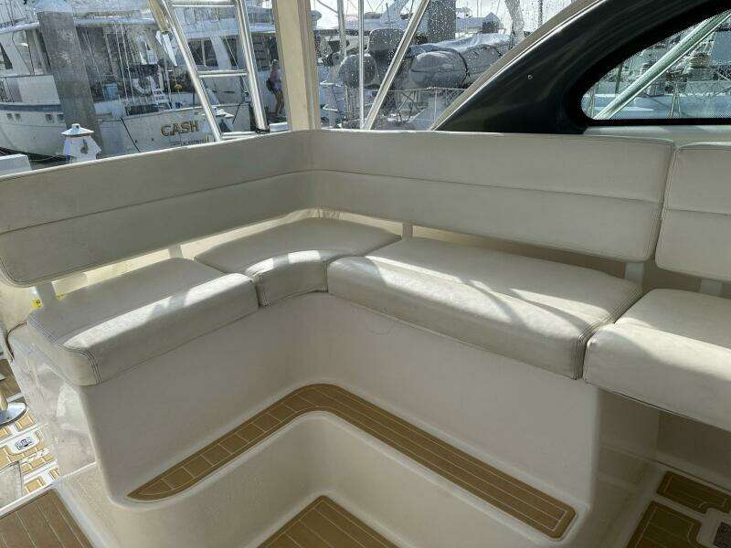 2004 Pursuit 3800 Express