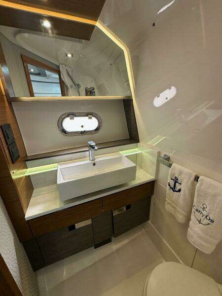 2021 Tiara Sport 43 LS