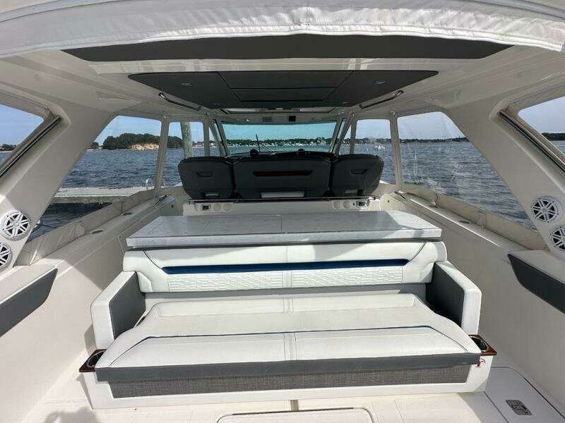 2021 Tiara Sport 43 LS