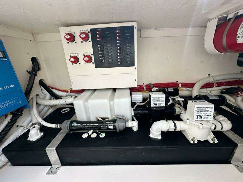 2021 Tiara Sport 43 LS