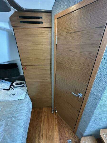 2021 Tiara Sport 43 LS