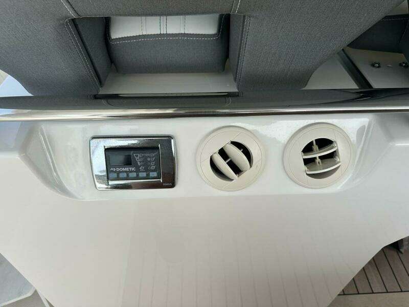 2021 Tiara Sport 43 LS