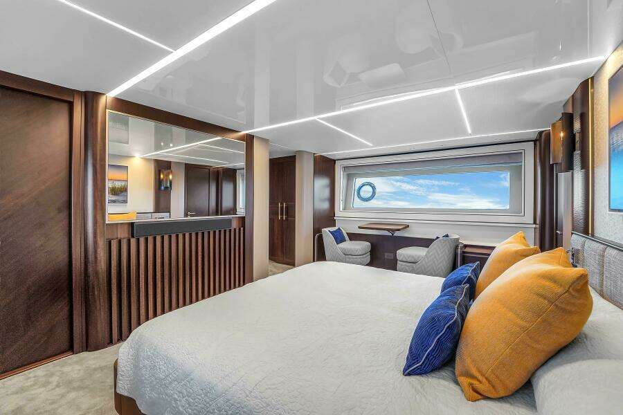 2024 Sunseeker Ocean 90 Enclosed / Ocean 182