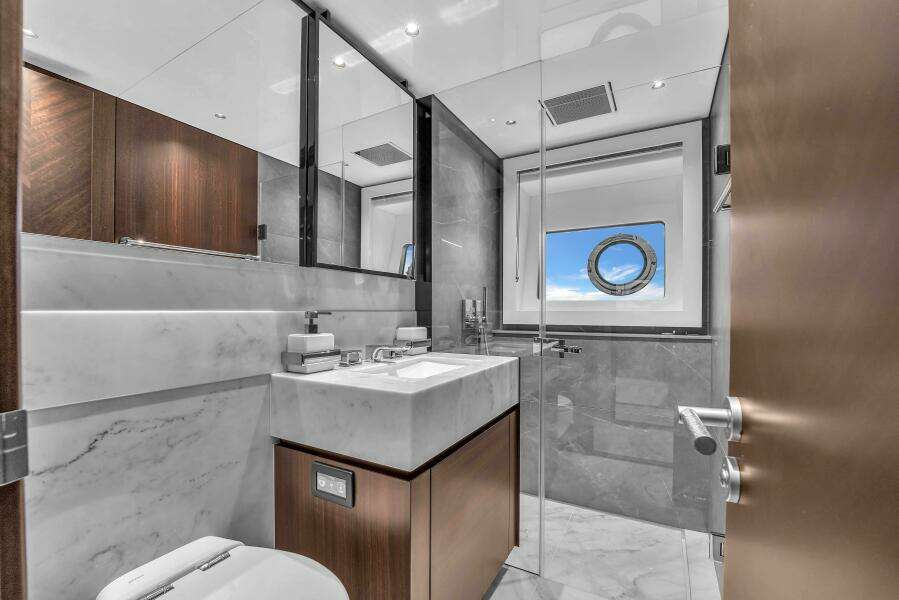 2024 Sunseeker Ocean 90 Enclosed / Ocean 182