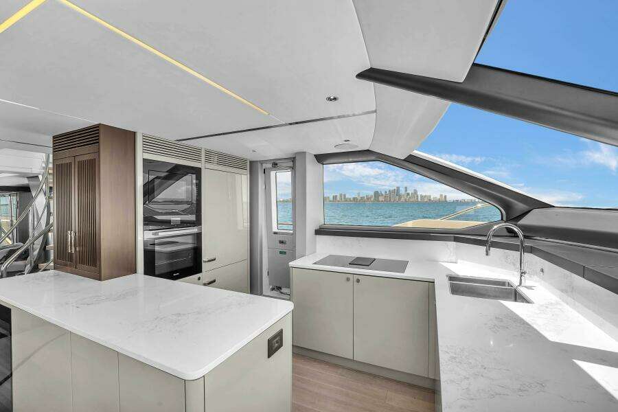 2024 Sunseeker Ocean 90 Enclosed / Ocean 182