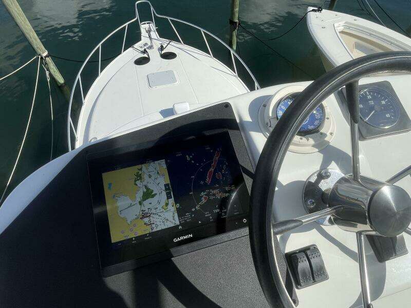 2000 Cabo 31 Express