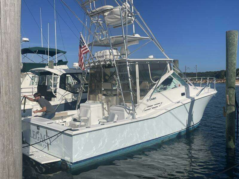 2000 Cabo 31 Express