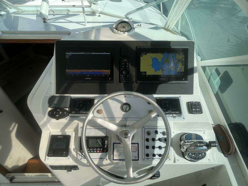 2000 Cabo 31 Express