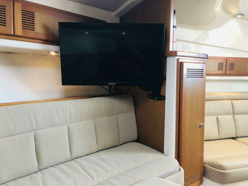 2000 Cabo 31 Express