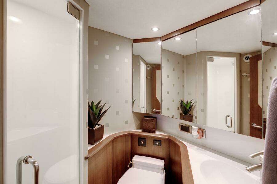 2015 Ocean Yachts 64 Convertible