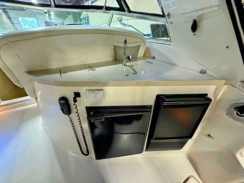 2002 Rinker 342 Fiesta Vee