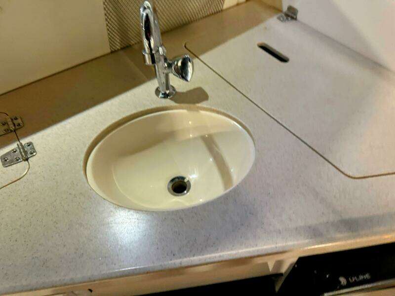 2002 Rinker 342 Fiesta Vee