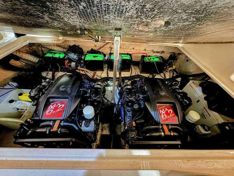 2002 Rinker 342 Fiesta Vee