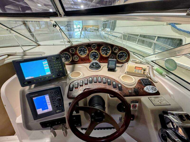 2002 Rinker 342 Fiesta Vee