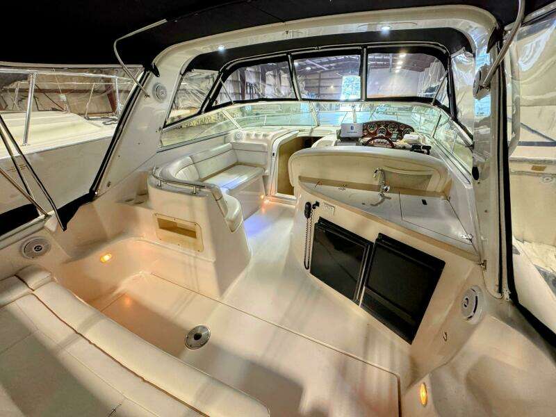 2002 Rinker 342 Fiesta Vee