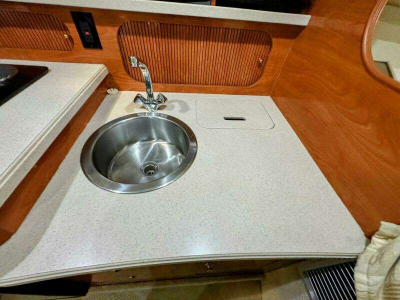 2002 Rinker 342 Fiesta Vee