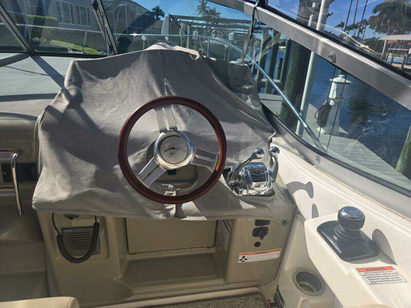 2010 Sea Ray 330 Sundancer
