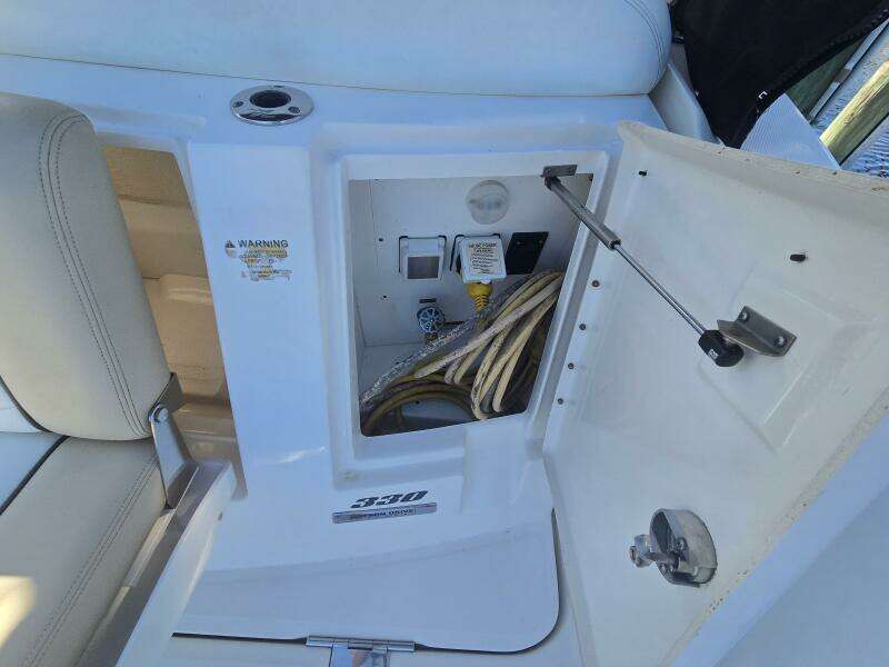 2010 Sea Ray 330 Sundancer