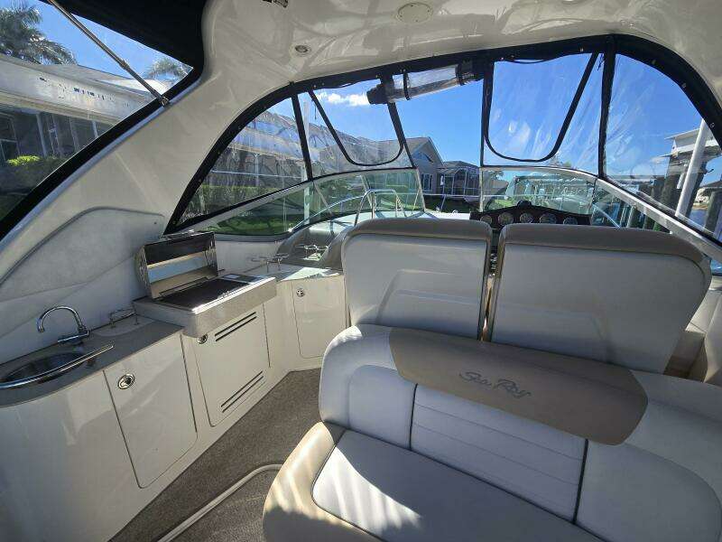 2010 Sea Ray 330 Sundancer